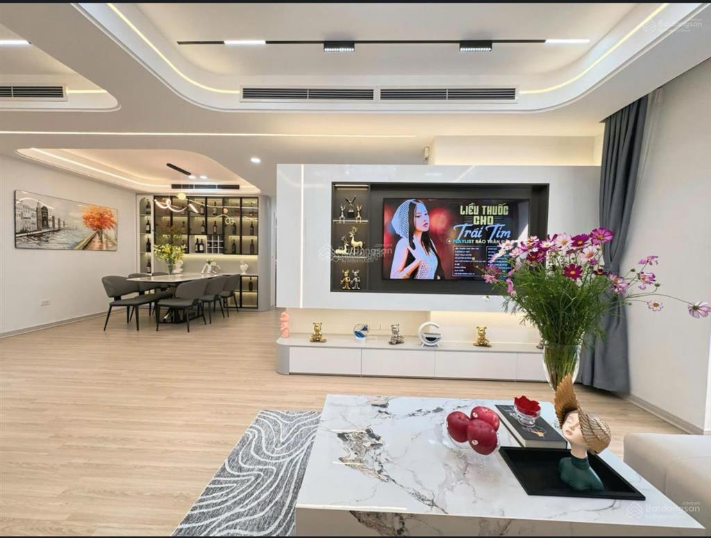 Mới ra 3 ngủ 90m2 bán gấp 11 tỷ 0978 025 ***