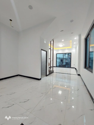 Cần bán gấp nhà Song Phương, An Khánh 42M 4 Tầng, ngõ rộng ô tô đỗ gần giá 4.4 tỷ
