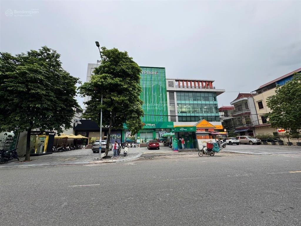 Bán tòa nhà cao cấp nhất tại tp hòa bình dt 1900m2 với 3 mặt thoáng, 4 tòa vp doanh thu ~5 tỷ/năm