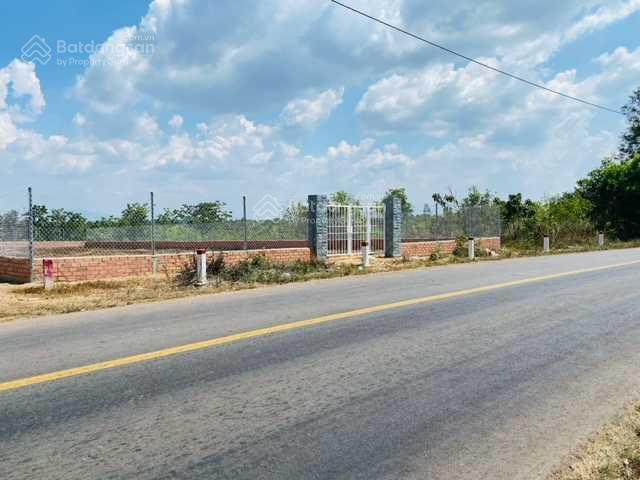 Bán lô đất 272m2 full thổ cư mặt tiền đường 101 nam lộ, lộ, la ngà