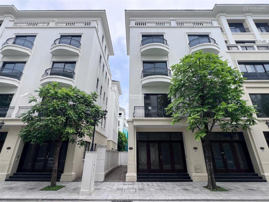 Xẻ khe san hô 98m2 đông nam 12,6 tỷ sẵn sổ đi bộ ra công viên vinhomes ocean park 2.