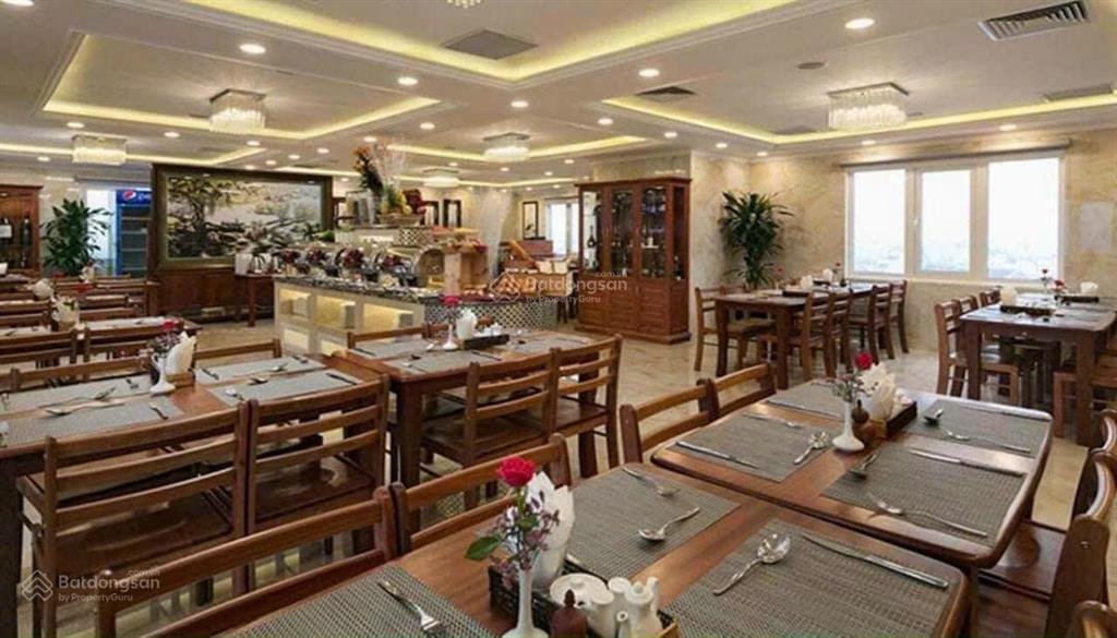 (chính chủ) bác hạnh ở nước ngoài nhờ bán khách sạn phố cổ, hàng bè, dt 340m, 11 tầng, mt 8,5 m