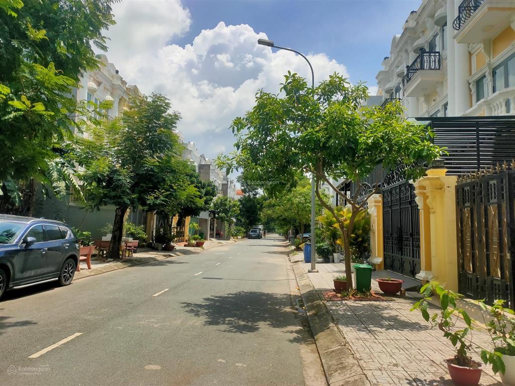Giá rẻ chỉ 10 tỷ có ngay nhà full thang máy, nội thất, hướng đông nam khu vực yên tĩnh, thoáng!