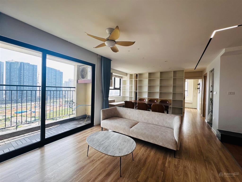 Căn góc nhiều ánh sáng ở tây hồ | view toàn cảnh sông hồng, phù hợp người yêu sách, yêu nghệ thuật