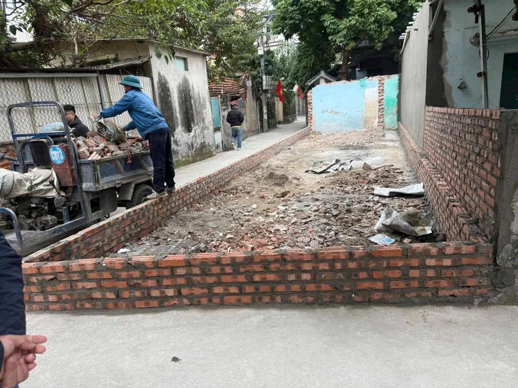 Bán 60.6m2 đất lô góc giá đẹp tại cổ bi gia lâm,đường ô tô vào đất