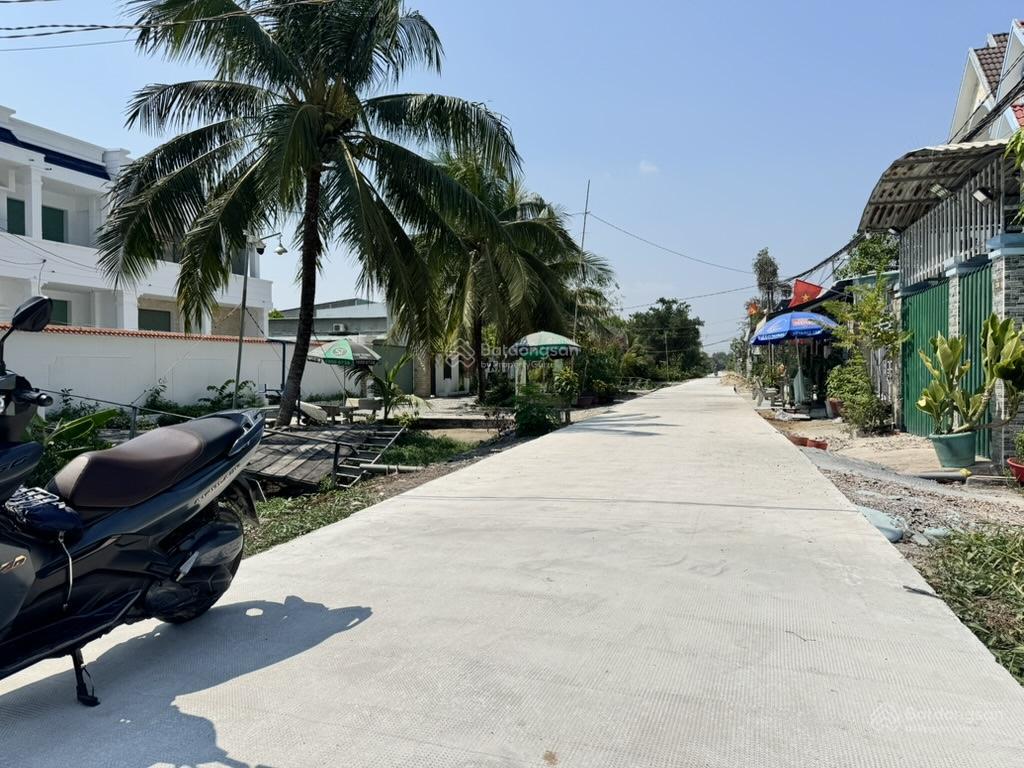 6,75m x 23m đường xe 16 chỗ cặp ranh bình chánh. (đất sổ riêng, không mồ mả)