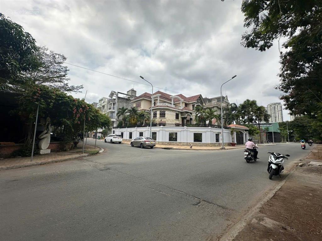 Bán lô đất góc 2 mặt tiền view sông đường lê hữu kiều q2, dt 411m2, giá 106 tỷ