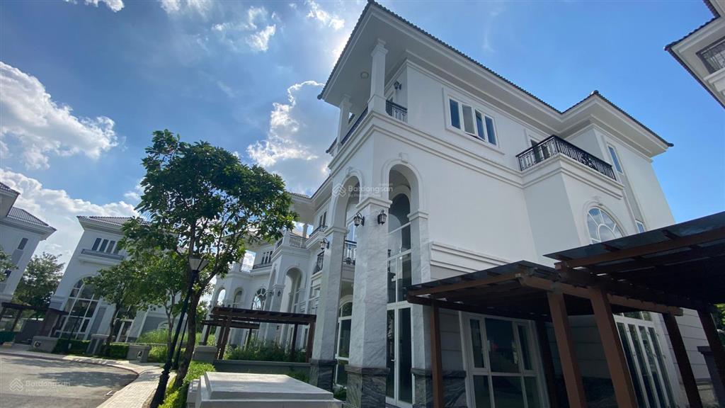 Bán biệt thự đơn lập sol villas 327m2 giá tốt 39 tỷ nằm trong phodong village q2 đt 0908 137 ***