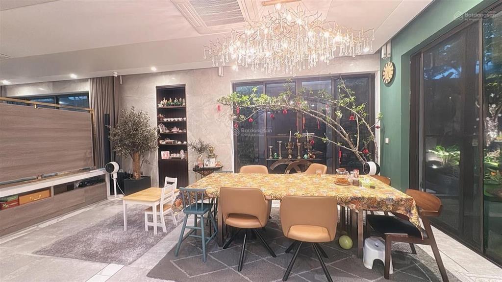 Bán gấp biệt thự imperia garden nguyễn huy tưởng 165m² 5 tầng mặt tiền 9m. giá 67 tỷ dãy đẹp