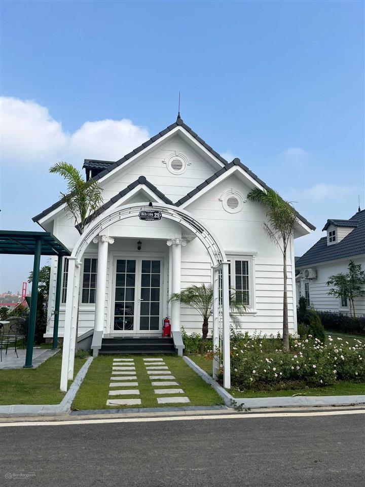 Suất ngoại giao! tổng giá chỉ 3,9 tỷ biệt thự view 2 mặt hồ sen đẹp nhất dự án full nội thất 5*