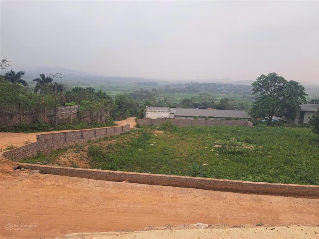 Đất 2 mặt đường ở yên bài, view núi cánh đồng thoáng, xung quanh nhiều villa homestay nghỉ dưỡng