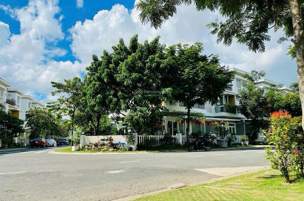 Góc bình yên giữa lòng phố thị. biệt thự sân vườn kdc phong phú 4 dt 200m2 trệt 2 lầu giá 15 tỷ 5