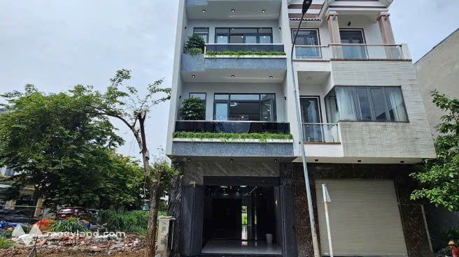 Ngân hàng thanh lý nhà 3 lầu, 3 phòng ngủ 80m2 chợ đêm - Bình Chánh