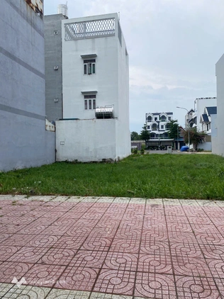 Bán lỗ căn nhà 160m2 mặt tiền khu đô thị Vinhomes Green City sổ hồng riêng