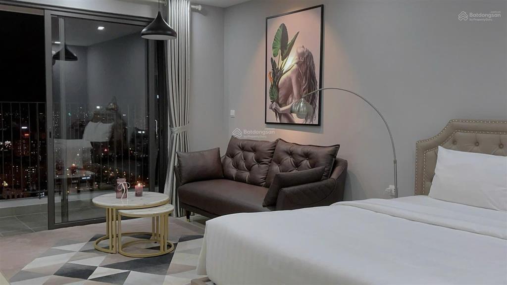 Giá chốt studio full nt đẹp d'capitale, 34m2, tháp c2, tầng cao, view trực diện tdh, 3,4tỷ bao hết
