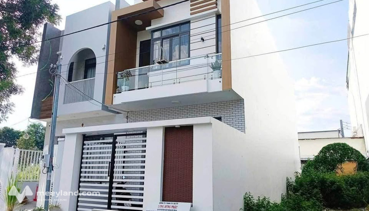 Siêu phẩm nhà mới xây, thiết kế hiện đại, kiên cố với tường đôi 20cm và dàn đèn cao cấp
