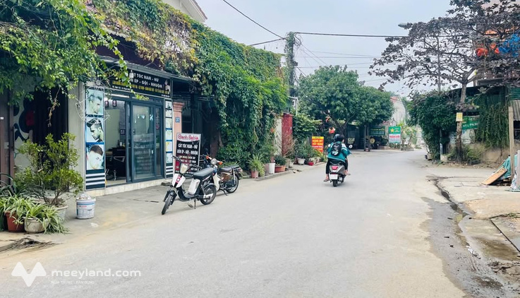 Tọa lạc tại vị trí đắc địa trên mặt đường Phạm Đình Toái sầm uất, khối 18, phường Nghi Phú