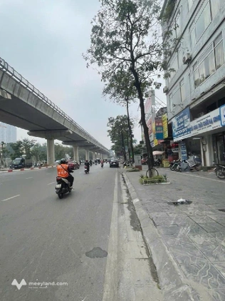 Bán nhà mặt phố Hồ Tùng Mậu, diện tích 68m2, 6 tầng có thang máy, mặt tiền 5m, vỉa hè rộng 8m