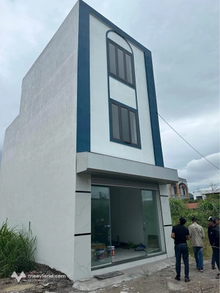 Bán nhà 3 tầng, 50,3m2, hướng Nam, ô tô đỗ cửa tại Cẩm Phả, Quảng Ninh