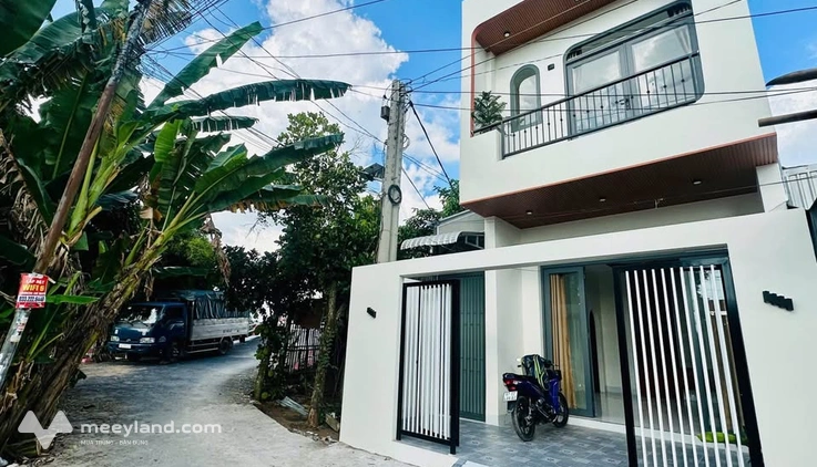 Nhà 2 tầng view sông mát mẻ, cách bến xe Long Xuyên 1,3km, 1,5 tỷ