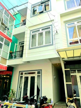Đà Lạt nhà 3 tầng, hét ra lửa 7 phòng ngủ, giá hời 6,9 tỷ, gần chợ đêm