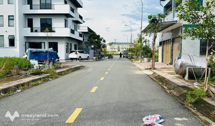 Đất trung tâm thành phố, kinh doanh tốt, gần đường quốc lộ