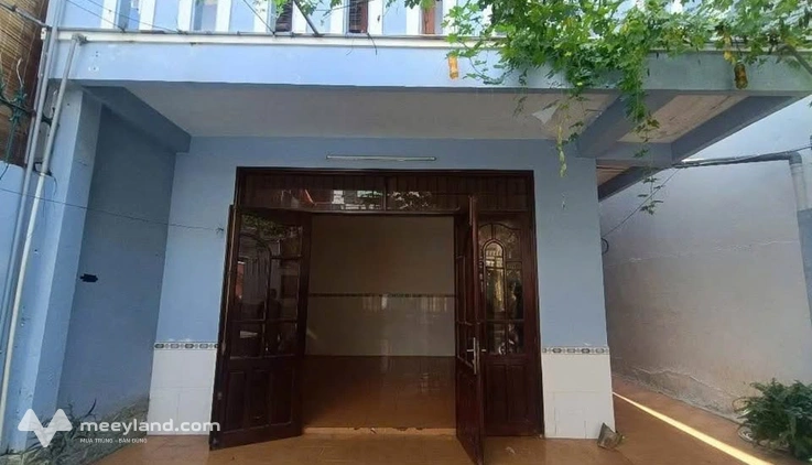 Nhà 1 trệt, 1 lầu, hẻm ô tô, sân đỗ xe, 4 phòng ngủ, giá chỉ 9 triệu