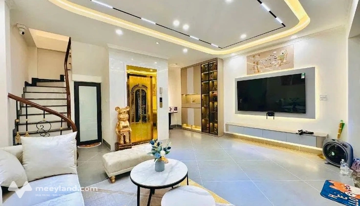 Nhà 7 tầng thang máy Thái Thịnh – 40 m², mặt tiền 5.6 m, full nội thất, ở ngay