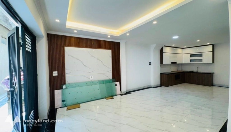 Nhà Bạch Đằng 40m2, 5 tầng, xây mới tinh, hơn 6 tỷ