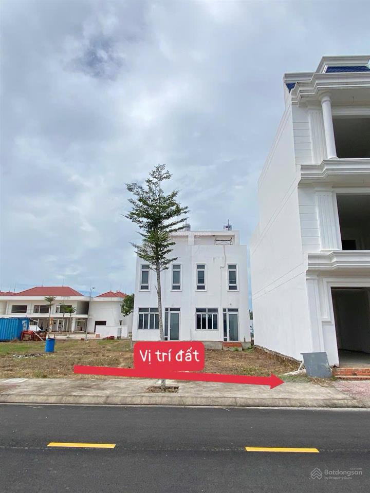 Chính chủ gửi bán đất ngay mặt tiền đường, giá 890 triệu liền kề khu công nghiệp vsip 2 bình dương
