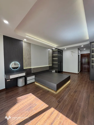 Bán nhà phân lô Hoàng Quốc Việt - Cầu Giấy, 8 tầng, thang máy, 4 phòng ngủ, full đồ, sổ đỏ, ở luôn