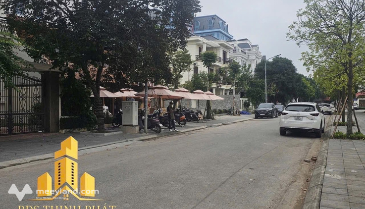Bán biệt thự view hồ Diamond Hill, mặt tiền 15m, nhìn hồ siêu chill