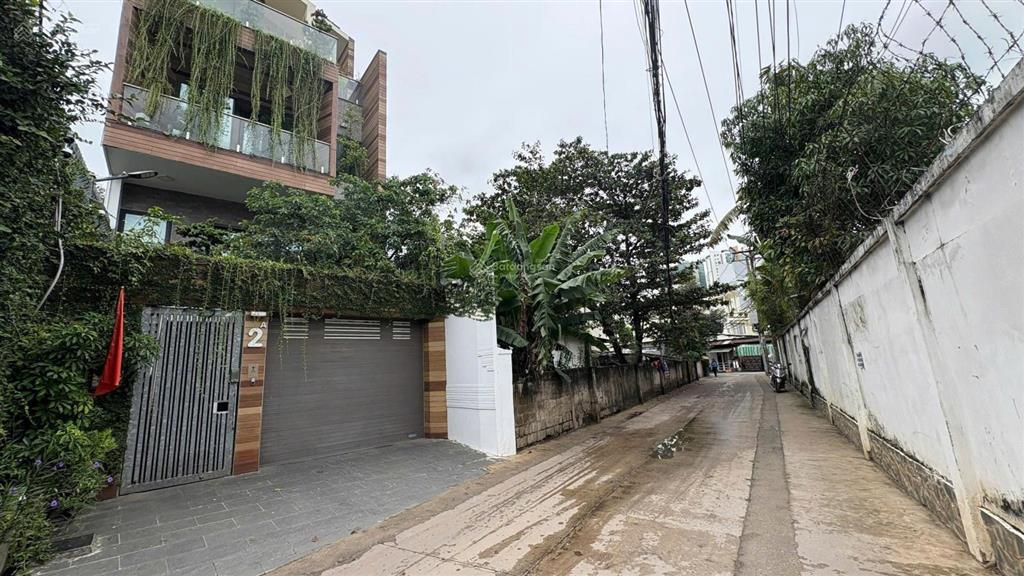 Siêu phẩm giá rẻ! cần bán khuôn đất rẻ mặt tiền đường đoàn hữu trưng quận 2.dt18x35m giá 65 tỷ.