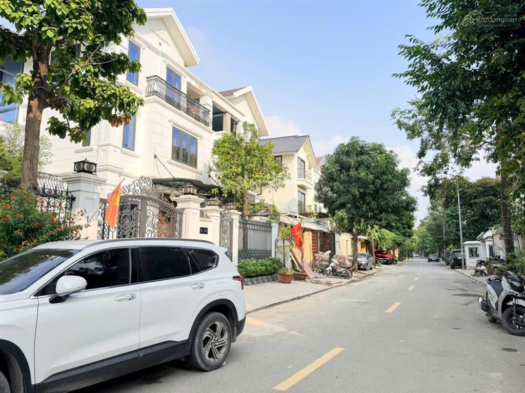 Hót rẻ nhất hà nội, rẻ nhất hà đông bán bt dt 216m2 nhà hoàn thiện đẹp có thang máy có hơn 100tr/m2