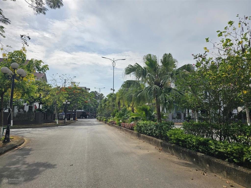 Bán căn biệt thự góc trục chính đường 42m khu đô thị phúc ninh, đã có sổ, đã xây thô 3,5 tầng