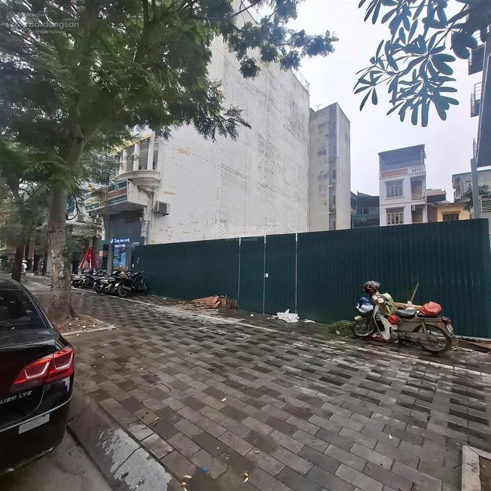 Bán đất mặt phố lạc long quân, tây hồ, dt 168m2, mt 5.35m, nở hậu, giá 131 tỷ
