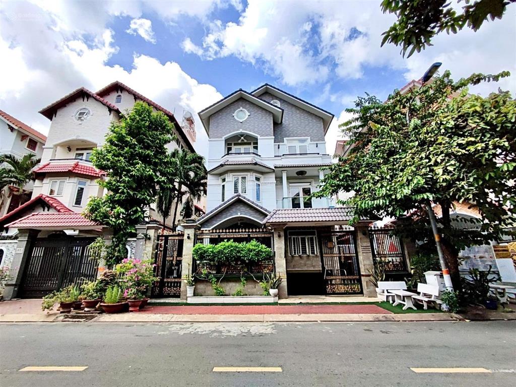 Bán biệt thự 17 đường số 24, kdc him lam, 12.5x20, 250m², 1 hầm, 4 tầng, 7pn, 58 tỷ