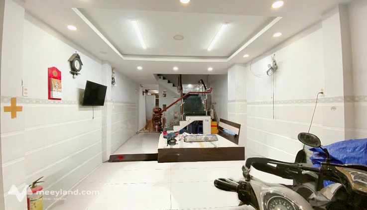 Bán nhà hẻm Gò Dầu, Tân Quý, Tân Phú, 90m2, 4 tầng, chỉ sau căn mặt tiền