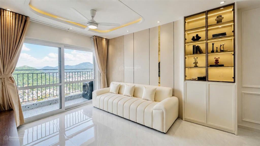 Bán căn hộ vip tầng cao view đẹp nhất toàn 0c3,nội thất cao cấp, dòng tiền sẵn 20tr/tháng