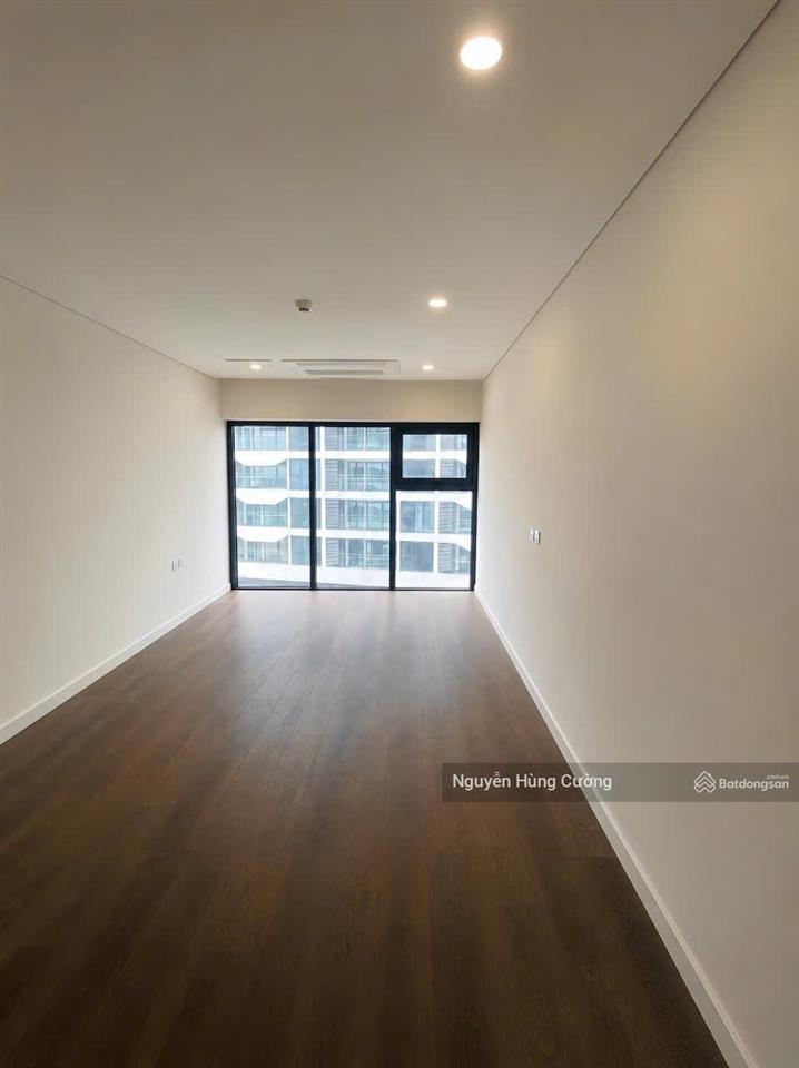 Bán căn 3 phòng ngủ sunshine green iconic long biên 106m2 giá chỉ 11ty3 e cường 0976 044 ***