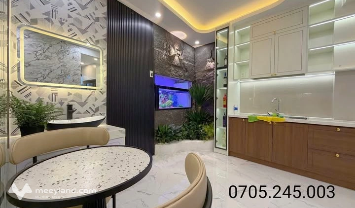 Nhà đẹp ở ngay, 56m2, 2 tầng, 3 phòng ngủ, 30m ra mặt tiền Điện Biên Phủ