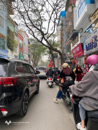 Nhà đẹp ở ngay Đội Cấn - Tặng full nội thất - 5 tầng - Cực gần phố - Siêu hiếm