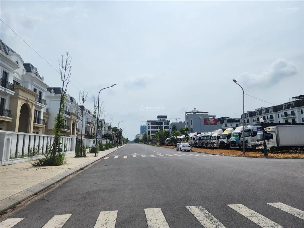 Bán căn biệt thự góc 3 tầng tại big c bắc giang dt 450m mt 20m giá 54 tỷ