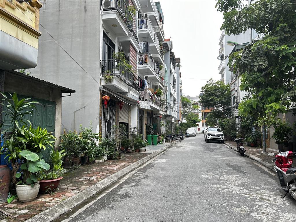 Hiếm! đất tđc ngọc thụy 80m, mt 6,2m vỉa hè ô tô tránh 24 tỷ