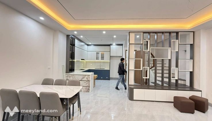 Bán nhà An Khánh 50,8m2 xây 4 tầng, 5 phòng ngủ, sẵn nội thất, ô tô đỗ giá 6,5 tỷ