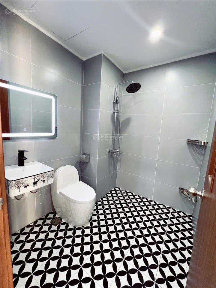 Bán cực gấp căn góc, 2n2vs, ban công đông nam, 4,95 tỷ 60b nguyễn huy tưởng sổ đỏ