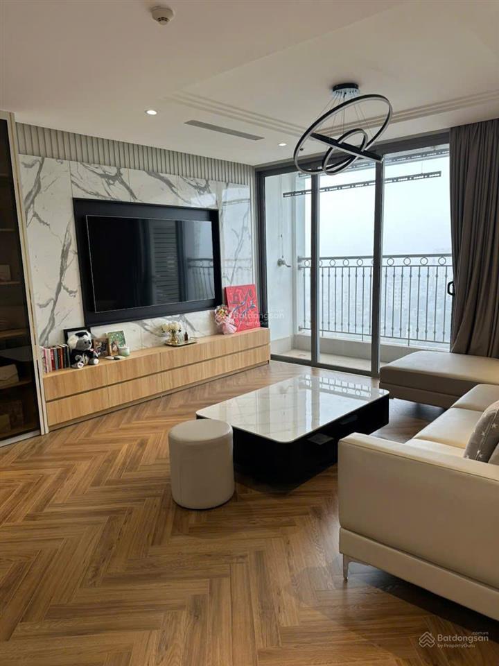 Bán căn góc tầng trung 3 ngủ tòa vinhomes nct, ban công đn, nhà mới đẹp. giá 17,2 tỷ 0988 982 ***