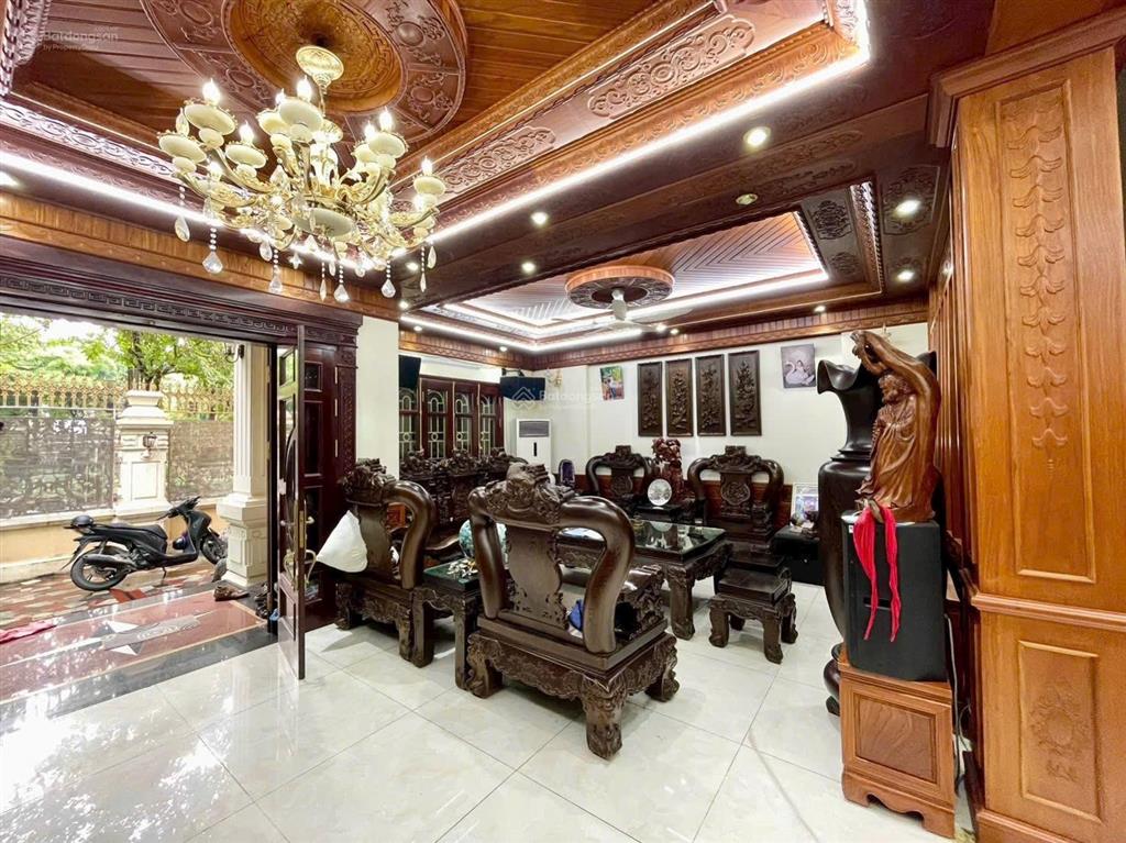 Cần bán gấp bt 225m2, mt 11m. xây 4 tầng. có thang máy. chủ hạ chào 2 tỷ bán nhanh chỉ 36 tỷ
