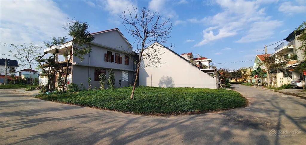 Bán đất kqh kim long, lô góc 2 mặt tiền đẹp sau lưng trường tiểu học kim long