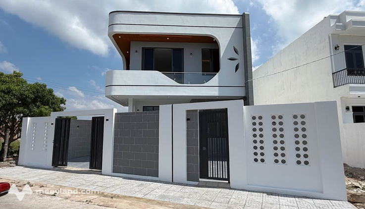 Bán nhà chính chủ gửi góc 2 mặt tiền đường nhựa trung tâm Long Điền - Khu vực dân cư đông đúc an ninh